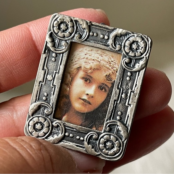 Miniature Vintage PAPEL Freelance Taiwan Brand Pewter Frame 1970's Brooch Pin - Picture 8 of 9